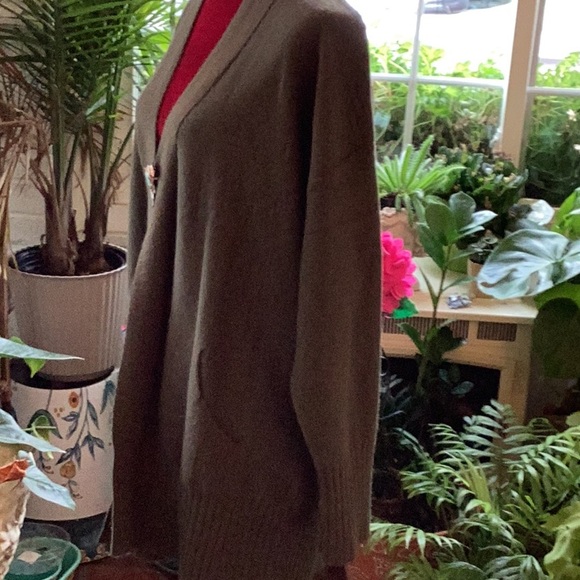 Size XXL OLIVE GREEN CARDIGAN SWEATER WITH TWO FRONT POCKETS ! - Picture 9 of 10